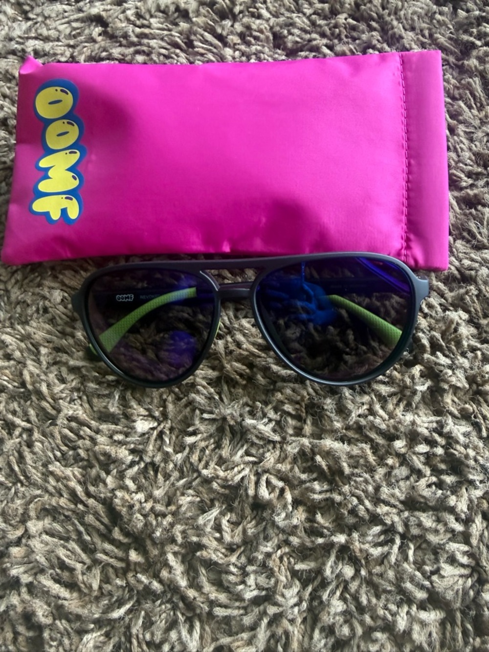 Aviator Sunglasses with Pink Case